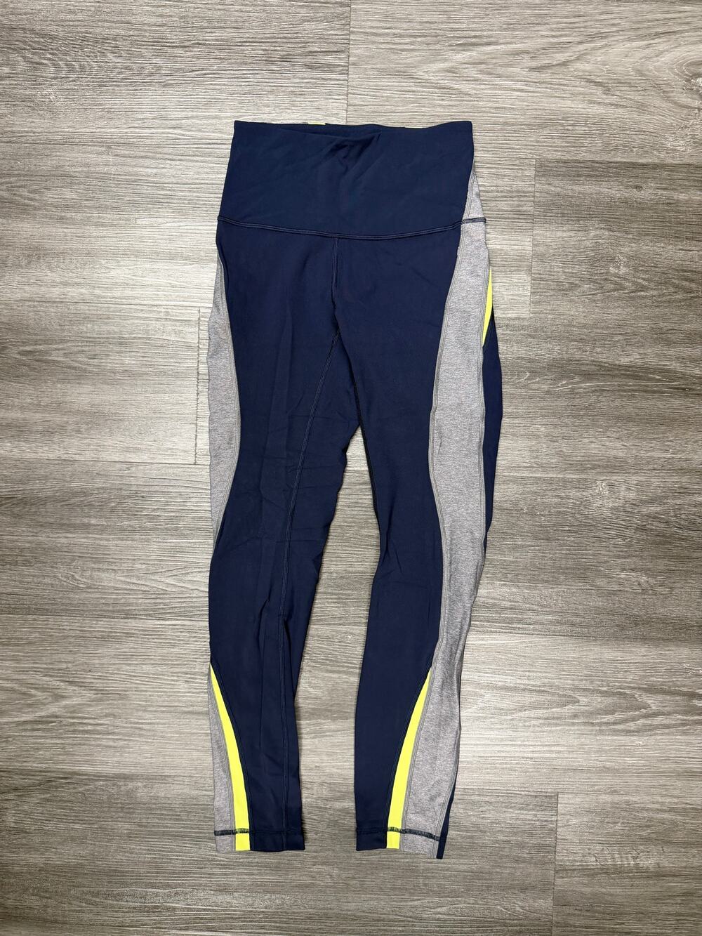 Lululemon Kick Serve Sweat Tight with a 25” inseam, women’s size 4.